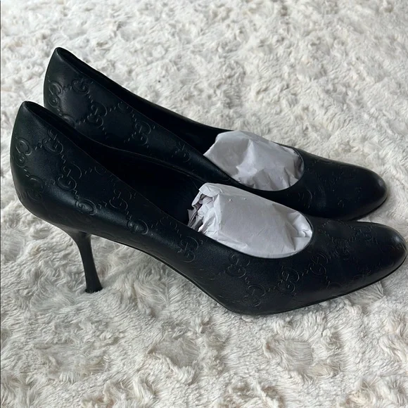Gucci | Shoes | Gucci 39 2 C Black Embossed Leather Shoes  display picture 1